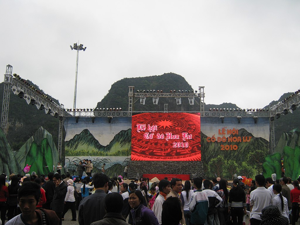Sân khấu lễ hội cố đô Hoa Lư